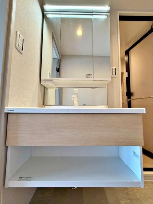 �����s�����{��2���ڂ̒��Ã}���V�����̐��ʑ�E���ʏ�