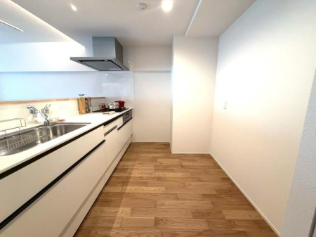 �����s������쉬�E4���ڂ̒��Ã}���V�����̃L�b�`��