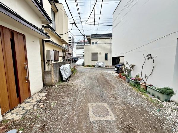 �����s���n��ш�5���ڂ̒��È�ˌ��Ă̑O�ʓ��H�܂ތ��n�ʐ^