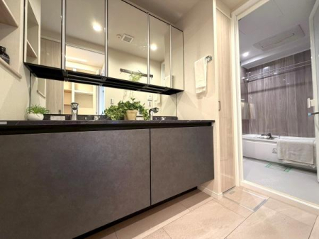 �����s���c�J��r�K4���ڂ̒��Ã}���V�����̐��ʑ�E���ʏ�