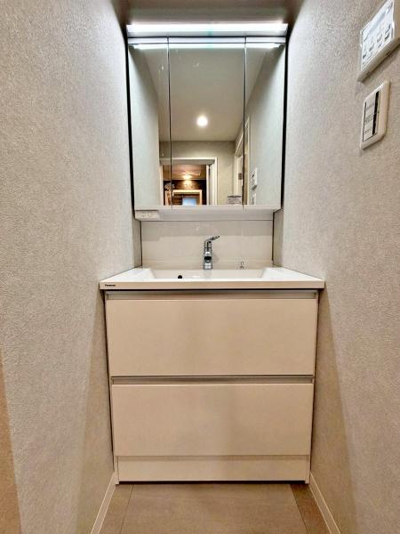 �����s������s����3���ڂ̒��Ã}���V�����̐��ʑ�E���ʏ�