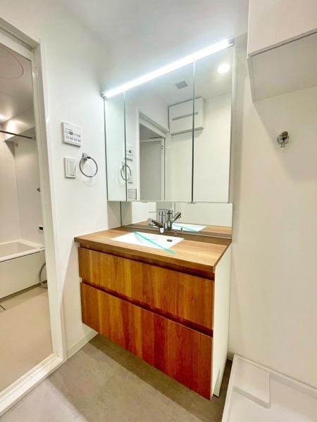 �����s�����q�s���_��3���ڂ̒��Ã}���V�����̐��ʑ�E���ʏ�