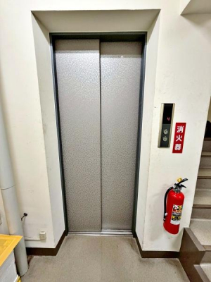 �����s�����{��6���ڂ̒��Ã}���V�����̃G���g�����X