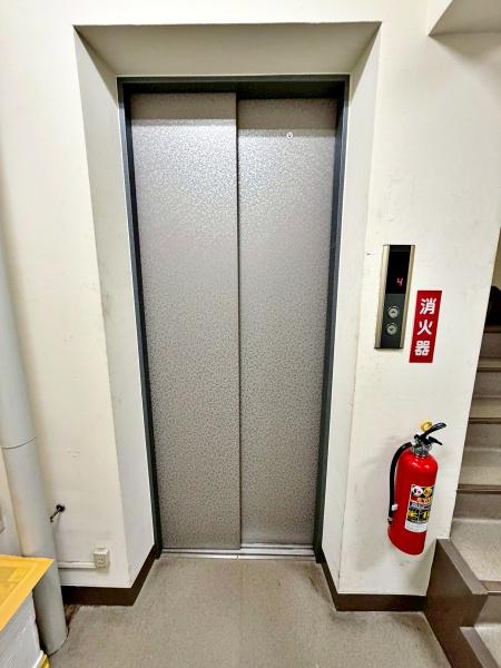 �����s�����{��6���ڂ̒��Ã}���V�����̃G���g�����X