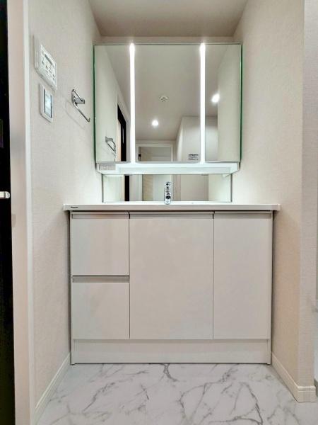 �����s������s�֑O2���ڂ̒��Ã}���V�����̐��ʑ�E���ʏ�