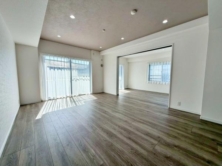 �����s������s�֑O2���ڂ̒��Ã}���V�����̃��r���O