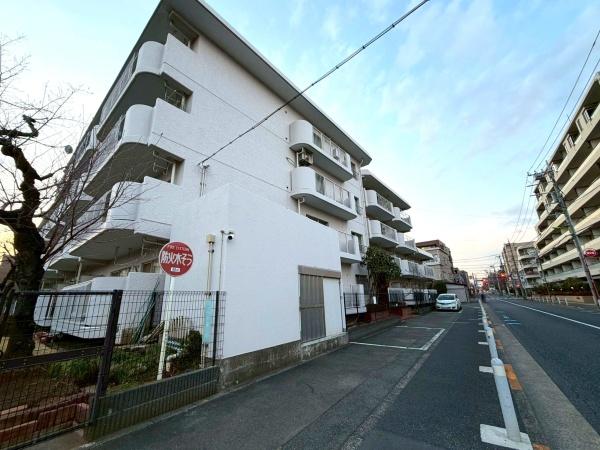 東京都世田谷区上用賀3丁目の中古マンションの現地外観写真