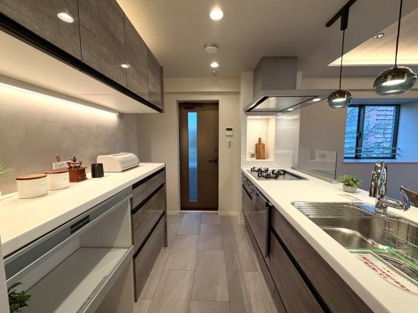 �����s�V�h�捂�c�n��4���ڂ̒��Ã}���V�����̃L�b�`��