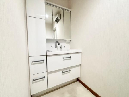 �����s���n��ΐ_���1���ڂ̒��Ã}���V�����̐��ʑ�E���ʏ�