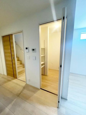 �����s�����q�s���쒬�̒��È�ˌ��Ă̎��[