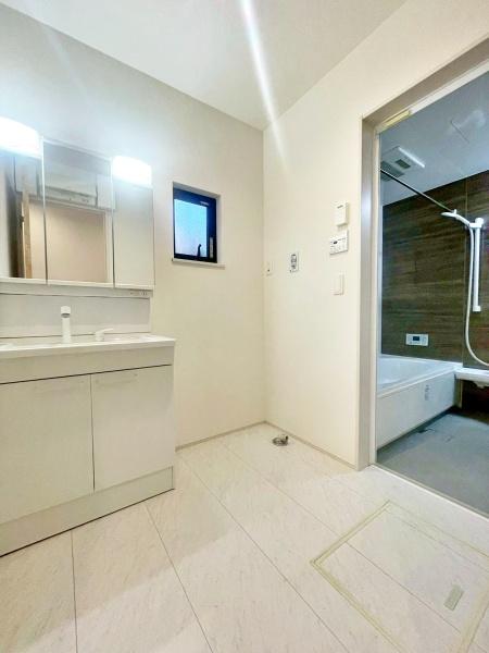 �����s�����q�s���쒬�̒��È�ˌ��Ă̐��ʑ�E���ʏ�