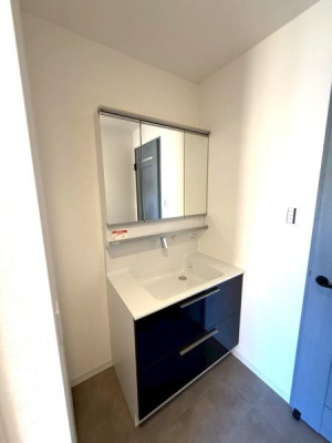 �����s�����]�Óc3���ڂ̒��Ã}���V�����̐��ʑ�E���ʏ�