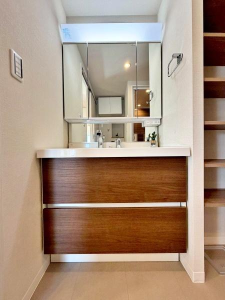 �����s���c�J���k��4���ڂ̒��Ã}���V�����̐��ʑ�E���ʏ�