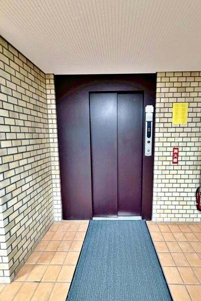 �����s���c�J�挷��5���ڂ̒��Ã}���V�����̃G���g�����X