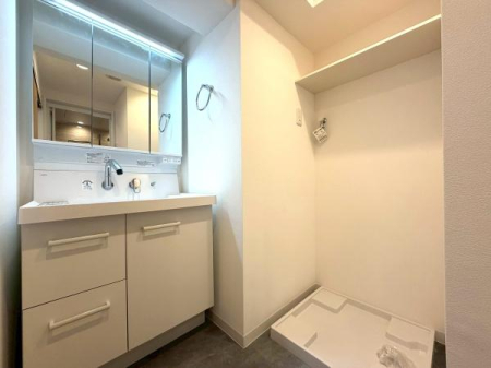 �����s������s���쒬4���ڂ̒��Ã}���V�����̐��ʑ�E���ʏ�