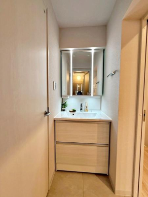 �����s�V�h��R�����̒��Ã}���V�����̐��ʑ�E���ʏ�