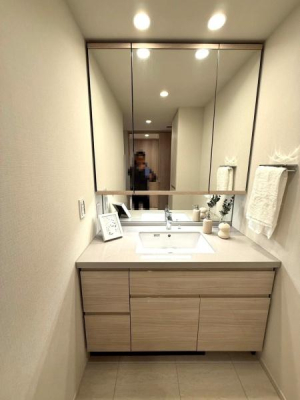 �����s�V�h��l�J4���ڂ̒��Ã}���V�����̐��ʑ�E���ʏ�