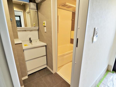 �����s���c�J���Α�5���ڂ̒��È�ˌ��Ă̐��ʑ�E���ʏ�