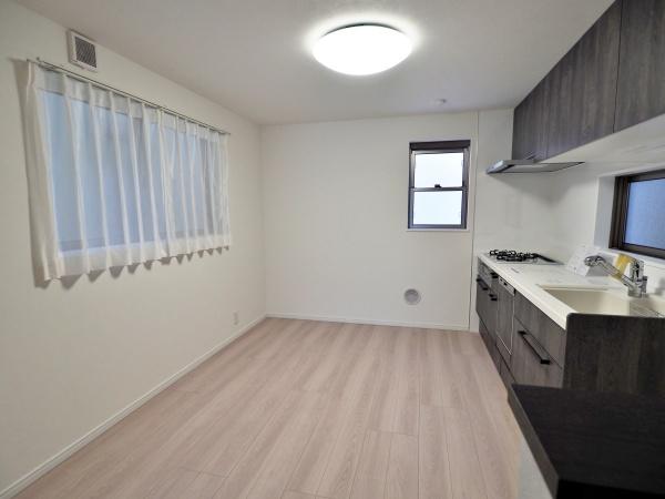 �����s���c�J���Α�5���ڂ̒��È�ˌ��ẴL�b�`��