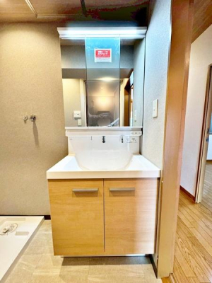 �����s�����q�s�q����1���ڂ̒��Ã}���V�����̐��ʑ�E���ʏ�