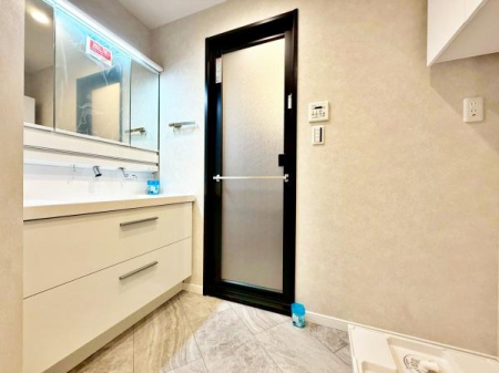 �����s�V�h��Z�g���̒��Ã}���V�����̐��ʑ�E���ʏ�