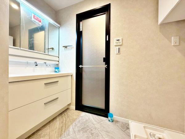 �����s�V�h��Z�g���̒��Ã}���V�����̐��ʑ�E���ʏ�