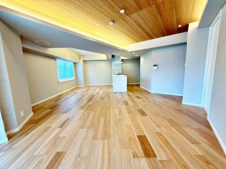 �����s�V�h��Z�g���̒��Ã}���V�����̃��r���O