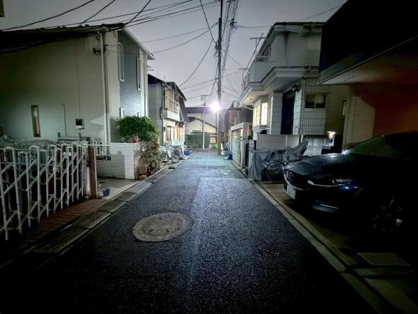 �����s�����操��2���ڂ̒��È�ˌ��Ă̑O�ʓ��H�܂ތ��n�ʐ^