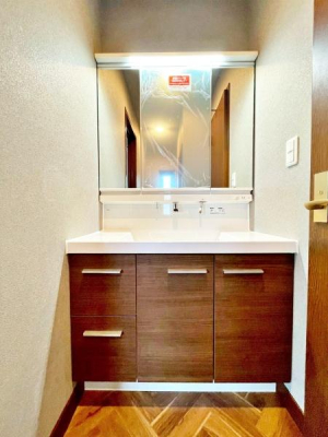 �����s�����q�s�䒬4���ڂ̒��È�ˌ��Ă̐��ʑ�E���ʏ�