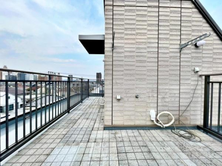 �����s�����q�s�䒬4���ڂ̒��È�ˌ��Ẵo���R�j�[