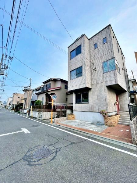 �����s�����q�s�䒬4���ڂ̒��È�ˌ��Ă̑O�ʓ��H�܂ތ��n�ʐ^