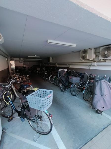 �����s�����q�s���c���̒��Ã}���V�����̂��̑����p��