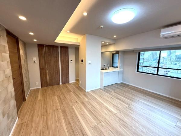 東京都新宿区西新宿8丁目の中古マンションのリビング