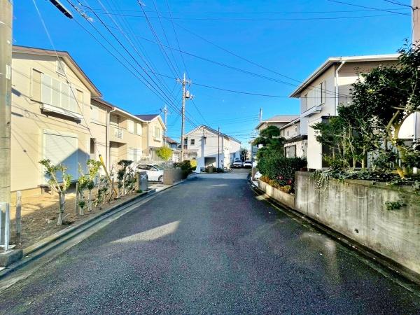 �����s�����q�s�v�ێR��2���ڂ̒��Ãe���X�n�E�X�̑O�ʓ��H�܂ތ��n�ʐ^