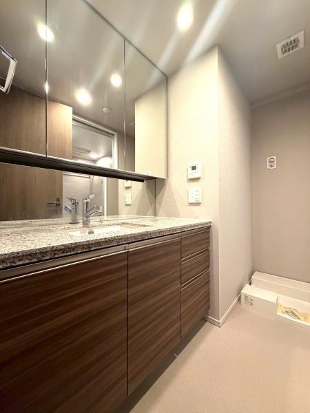 �����s���c�J�攔�J2���ڂ̒��Ã}���V�����̐��ʑ�E���ʏ�