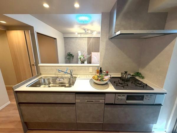 �����s���c�J��k�G�R1���ڂ̒��Ã}���V�����̃L�b�`��