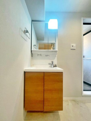 �����s�����q�s�Ǖ����̒��Ã}���V�����̐��ʑ�E���ʏ�