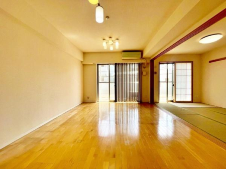 �����s�����q�s����쒬�̒��Ã}���V�����̃��r���O