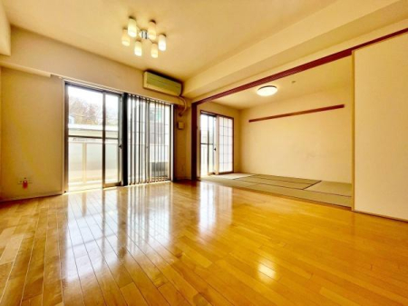 �����s�����q�s����쒬�̒��Ã}���V�����̃��r���O