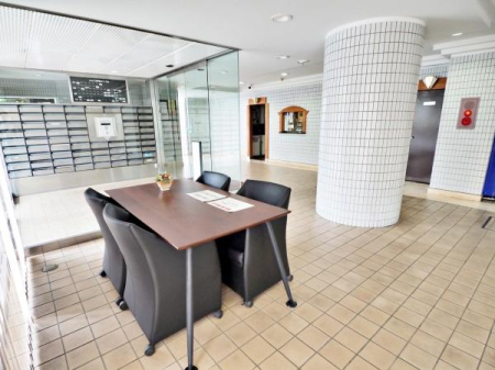 �����s���n�敽�a��2���ڂ̒��Ã}���V�����̃G���g�����X