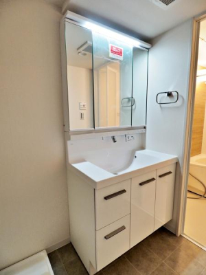 �����s���n�敽�a��2���ڂ̒��Ã}���V�����̐��ʑ�E���ʏ�