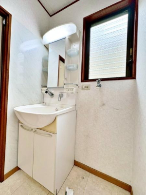 �����s�����q�s�Œ�1���ڂ̒��È�ˌ��Ă̐��ʑ�E���ʏ�