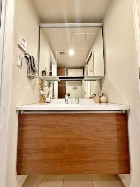 �����s���c�J��ʐ�3���ڂ̒��Ã}���V�����̐��ʑ�E���ʏ�