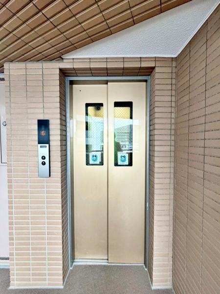 �����s���c�J��ʐ�3���ڂ̒��Ã}���V�����̃G���g�����X