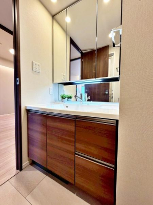 �����s���c�J���n1���ڂ̒��Ã}���V�����̐��ʑ�E���ʏ�