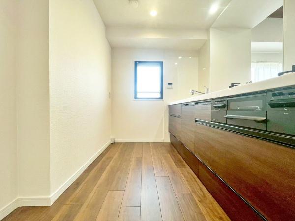 �����s�����q�s���R���̒��Ã}���V�����̃L�b�`��