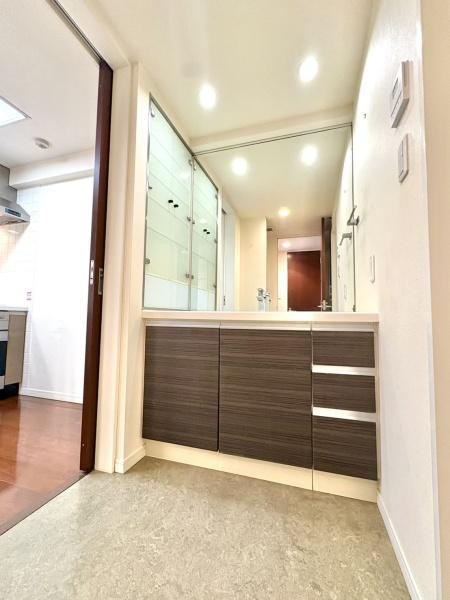 �����s������l�c�R1���ڂ̒��Ã}���V�����̐��ʑ�E���ʏ�