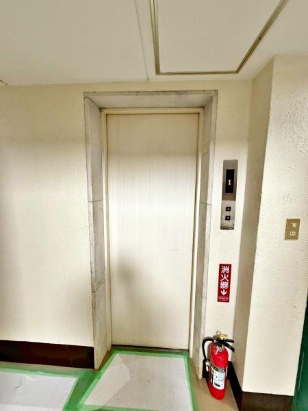 �����s����擌����1���ڂ̒��Ã}���V�����̃G���g�����X