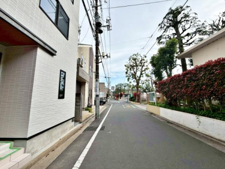 �����s�������5���ڂ̐V�z��ˌ��Ă̑O�ʓ��H�܂ތ��n�ʐ^