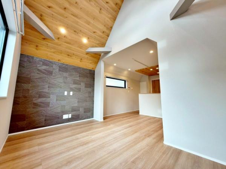 �����s�������5���ڂ̐V�z��ˌ��Ẵ��r���O